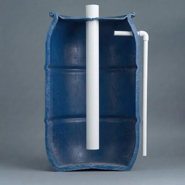 Projeto de cisterna para captação de água da chuva com bombona plástica.